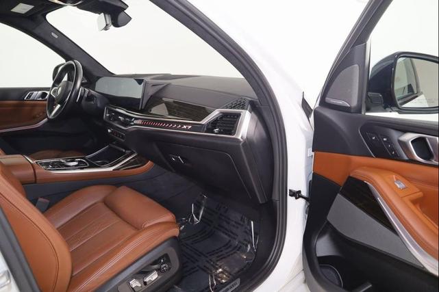 Photo of 2023 White Metallic BMW X7