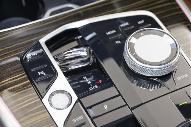 Photo of 2023 White Metallic BMW X7