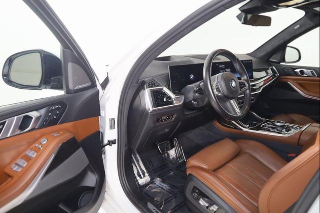 Photo of 2023 White Metallic BMW X7