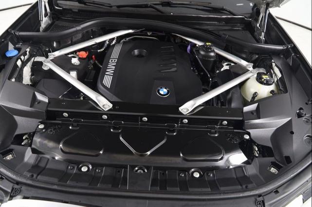 Photo of 2023 White Metallic BMW X7