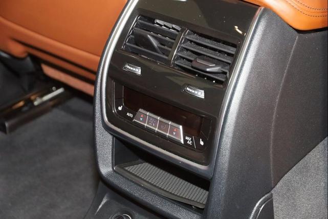 Photo of 2023 White Metallic BMW X7
