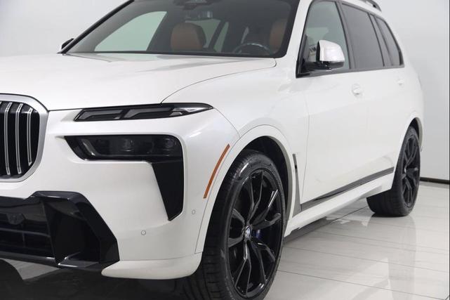 Photo of 2023 White Metallic BMW X7
