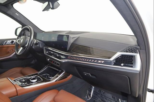 Photo of 2023 White Metallic BMW X7