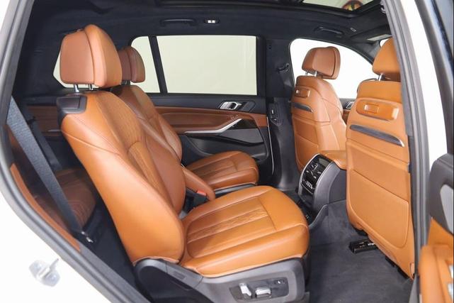 Photo of 2023 White Metallic BMW X7