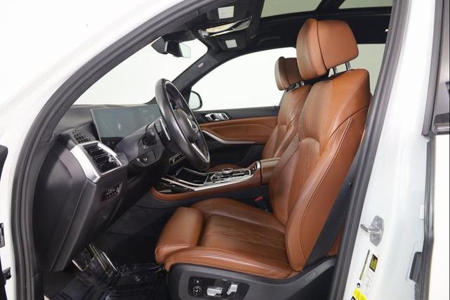 Photo of 2023 White Metallic BMW X7