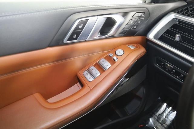 Photo of 2023 White Metallic BMW X7