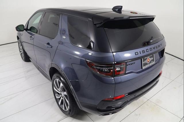 Photo of 2024 Varesine Blue Metallic Land Rover Discovery Sport
