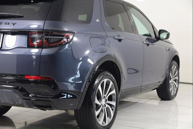 Photo of 2024 Varesine Blue Metallic Land Rover Discovery Sport