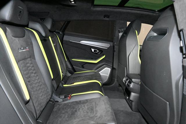 Photo of 2022 Black Lamborghini Urus