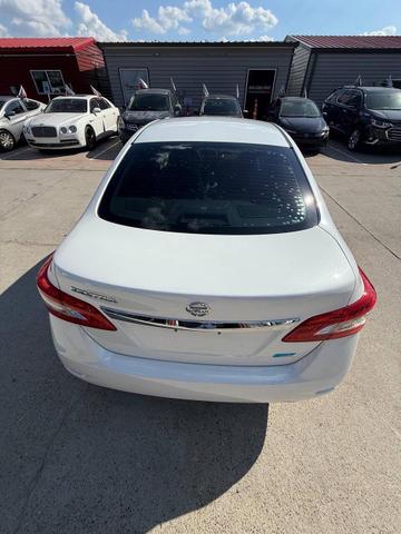 Photo of 2014 Aspen White Nissan Sentra