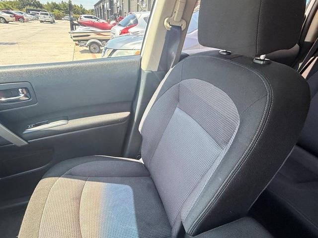 Photo of 2013 Pearl White Nissan Rogue