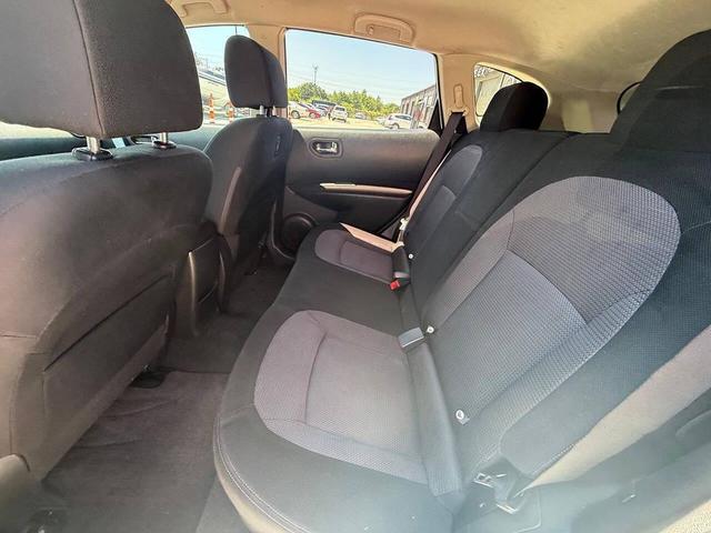 Photo of 2013 Pearl White Nissan Rogue