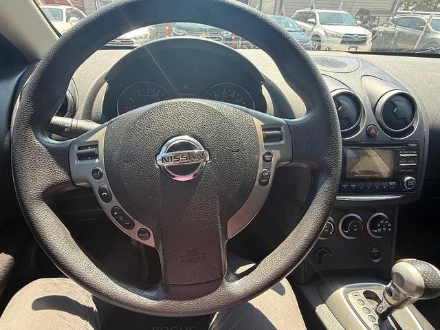 Photo of 2013 Pearl White Nissan Rogue