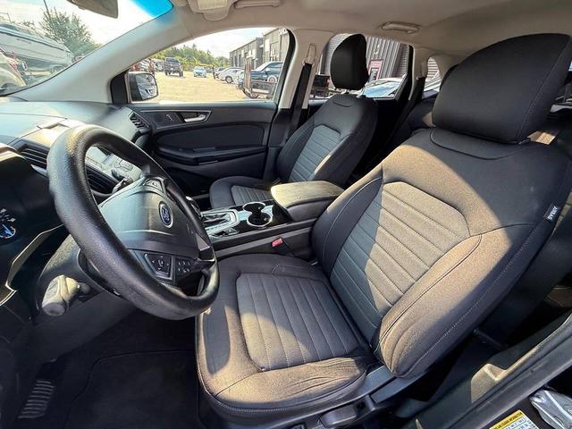Photo of 2017 Shadow Black Ford Edge
