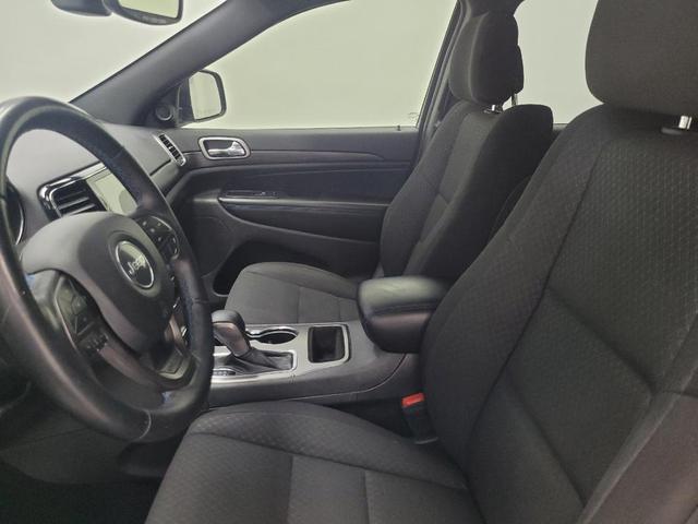 Photo of 2019 Diamond Black Crystal Pearlcoat Jeep Grand Cherokee