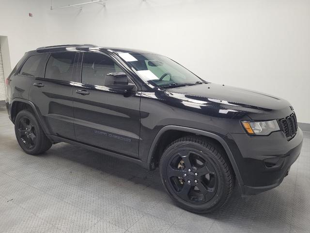 Photo of 2019 Diamond Black Crystal Pearlcoat Jeep Grand Cherokee