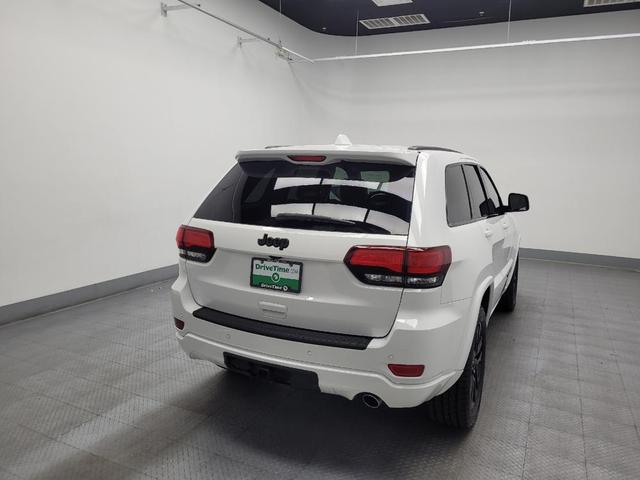 Photo of 2019 Bright White Clearcoat Jeep Grand Cherokee