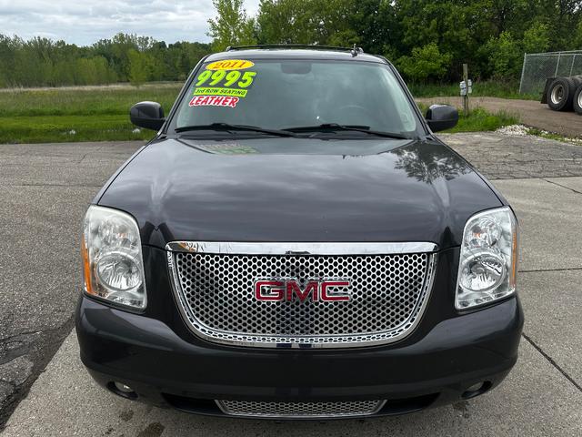 Photo of 2011 Black GMC Yukon