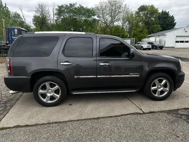 Photo of 2011 Black GMC Yukon