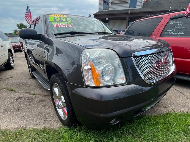 Photo of 2011 Black GMC Yukon