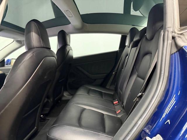 Photo of 2018 Deep Blue Metallic Tesla Model 3