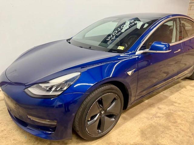Photo of 2018 Deep Blue Metallic Tesla Model 3