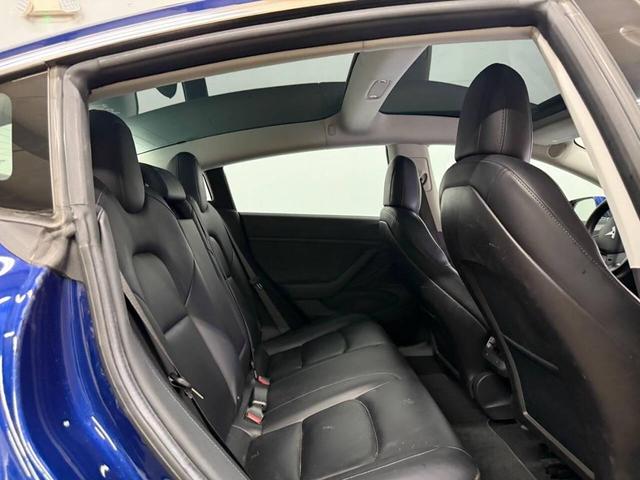 Photo of 2018 Deep Blue Metallic Tesla Model 3