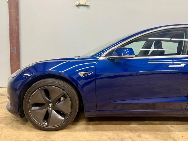 Photo of 2018 Deep Blue Metallic Tesla Model 3