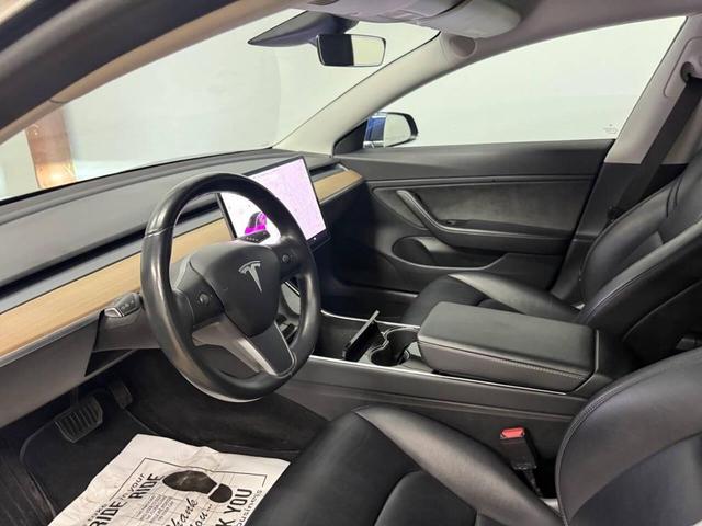 Photo of 2018 Deep Blue Metallic Tesla Model 3