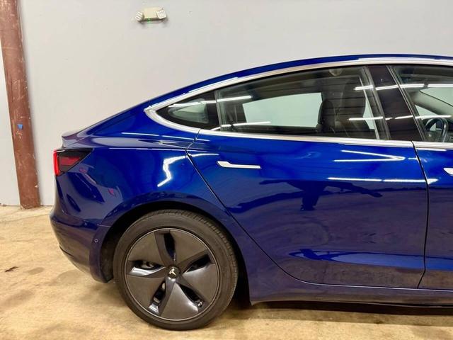 Photo of 2018 Deep Blue Metallic Tesla Model 3