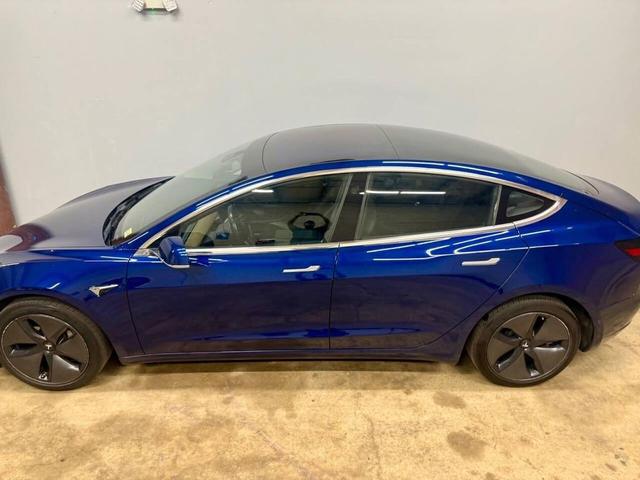 Photo of 2018 Deep Blue Metallic Tesla Model 3