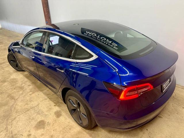 Photo of 2018 Deep Blue Metallic Tesla Model 3