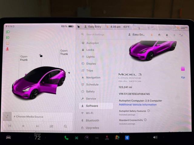 Photo of 2018 Deep Blue Metallic Tesla Model 3