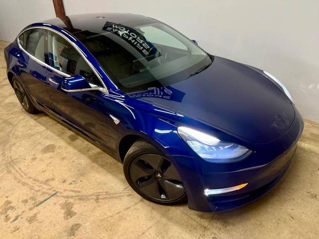 Photo of 2018 Deep Blue Metallic Tesla Model 3