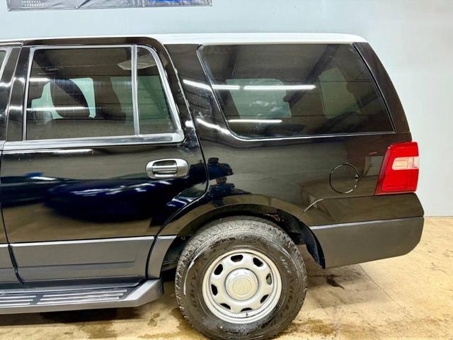 Photo of 2016 Shadow Black Ford Expedition
