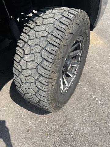 Photo of 2017 Brilliant Black Crystal Pearlcoat RAM 2500