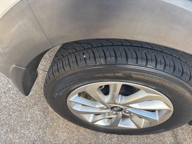 Photo of 2018 Molten Silver Hyundai TUCSON