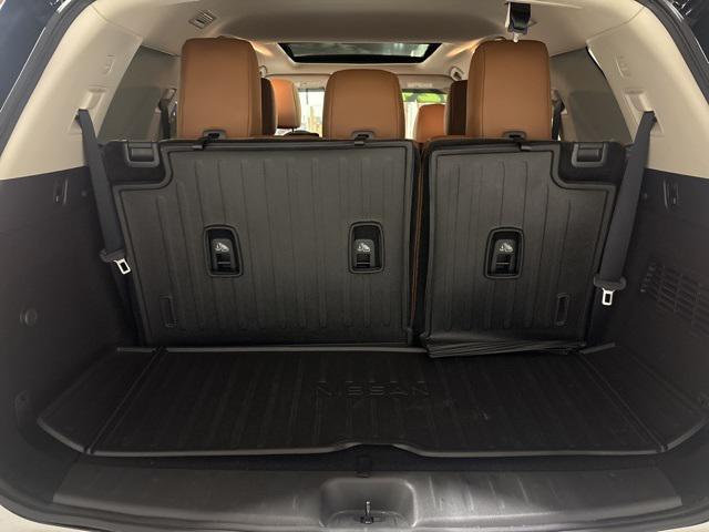 Photo of 2023 Super Black Nissan Pathfinder
