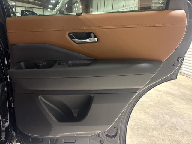 Photo of 2023 Super Black Nissan Pathfinder