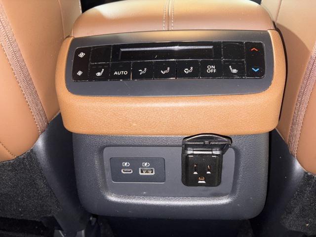 Photo of 2023 Super Black Nissan Pathfinder