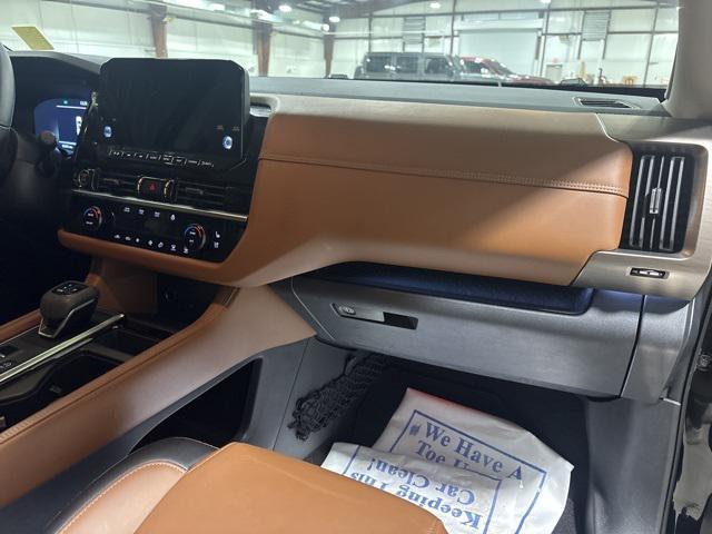 Photo of 2023 Super Black Nissan Pathfinder