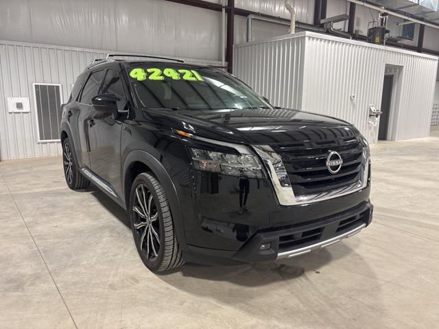 Photo of 2023 Super Black Nissan Pathfinder