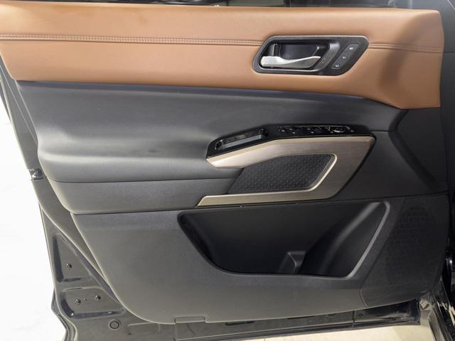 Photo of 2023 Super Black Nissan Pathfinder
