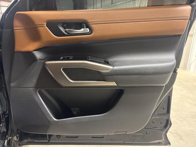 Photo of 2023 Super Black Nissan Pathfinder