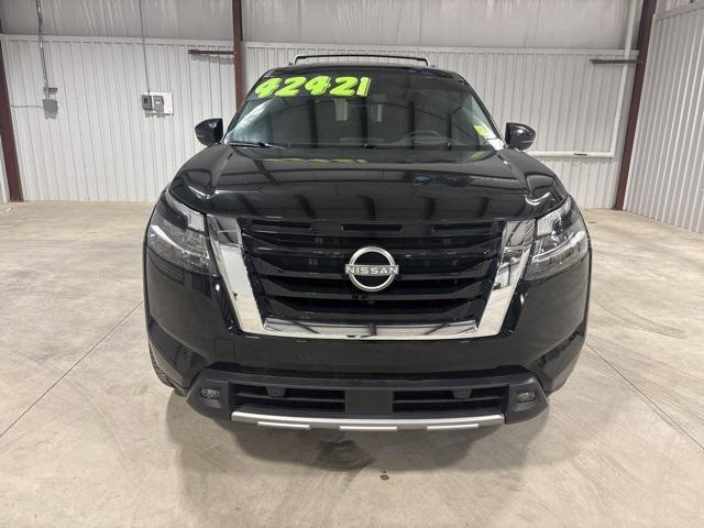 Photo of 2023 Super Black Nissan Pathfinder