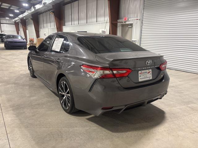 Photo of 2018 Predawn Gray Mica Toyota Camry