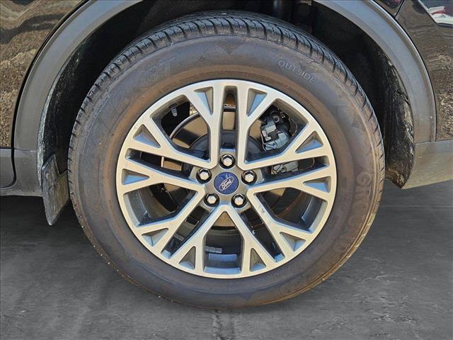 Photo of 2021 Agate Black Metallic Ford Escape