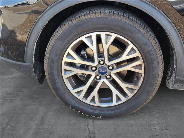 Photo of 2021 Agate Black Metallic Ford Escape
