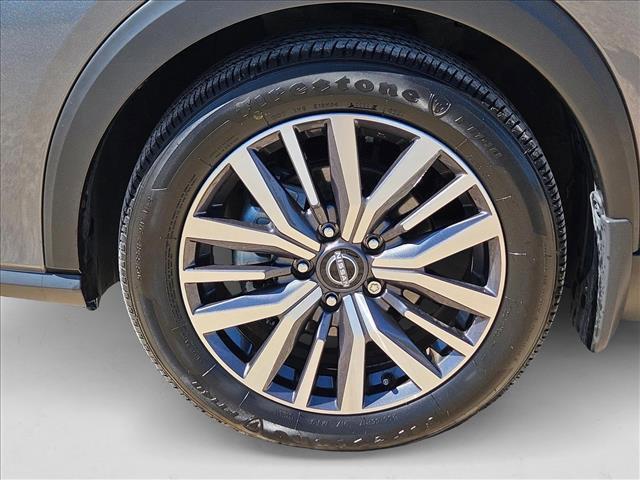 Photo of 2024 Gun Metallic Nissan Kicks