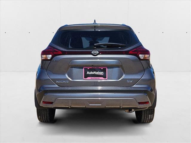 Photo of 2024 Gun Metallic Nissan Kicks